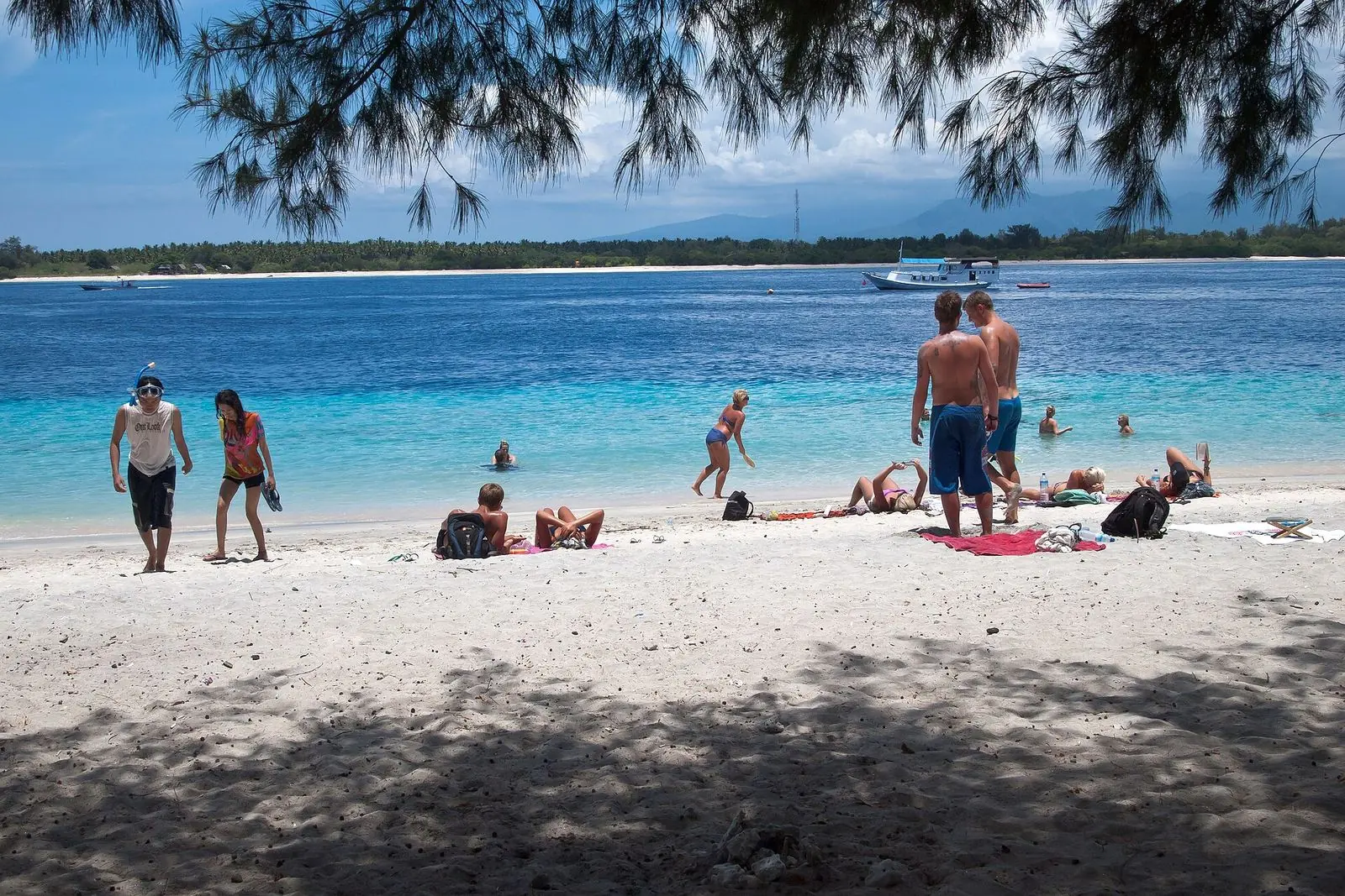 Ein weißer Sandstrand auf Gili Trawangan