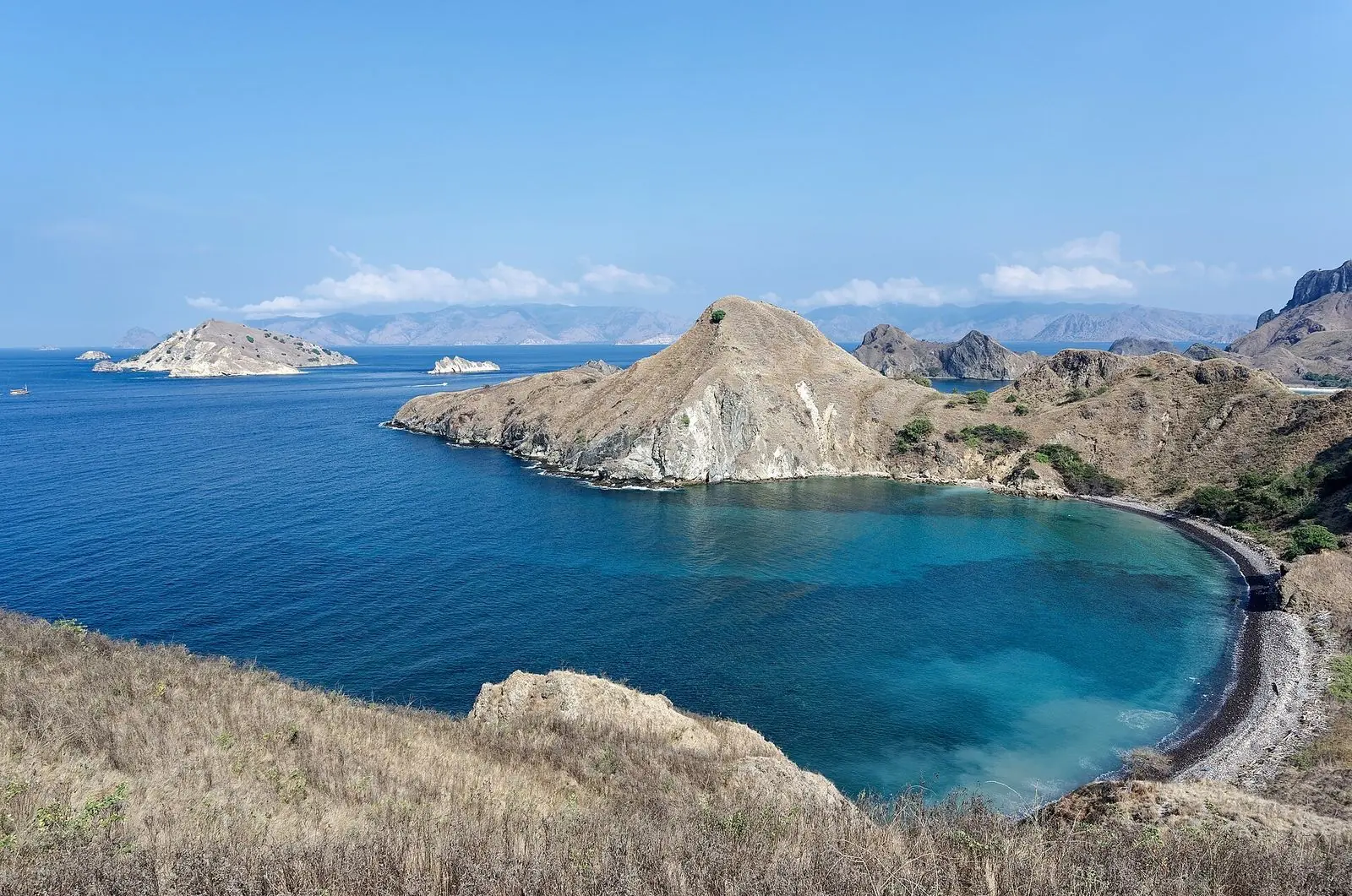 Teluk-teluk Pulau Padar di Taman Nasional Komodo